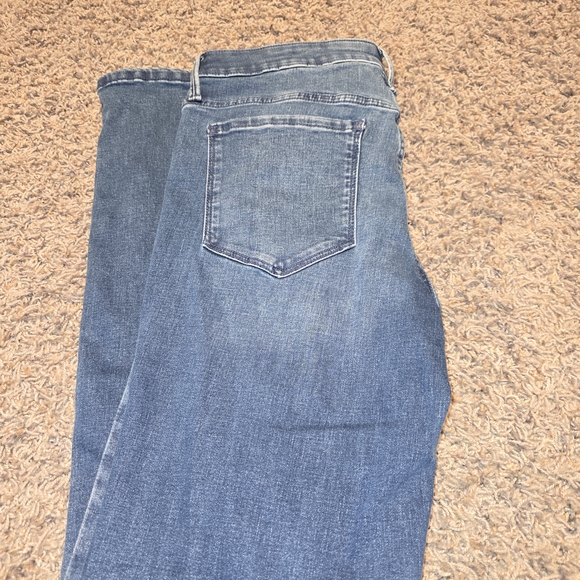 Simply Vera Wang Brand New Without Tags Dark Bootcut Blue Jeans 8R - Picture 4 of 5